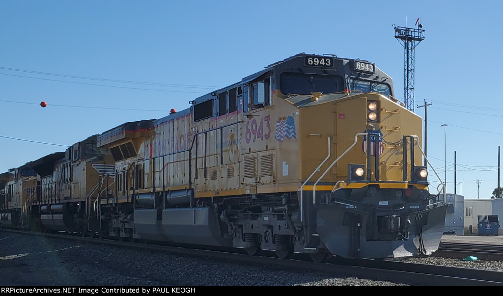 UP 6943 Up Close As She Slows Down for A Crew Swap.